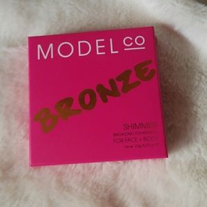 New in box Model Co Shimmer Bronzing Powder